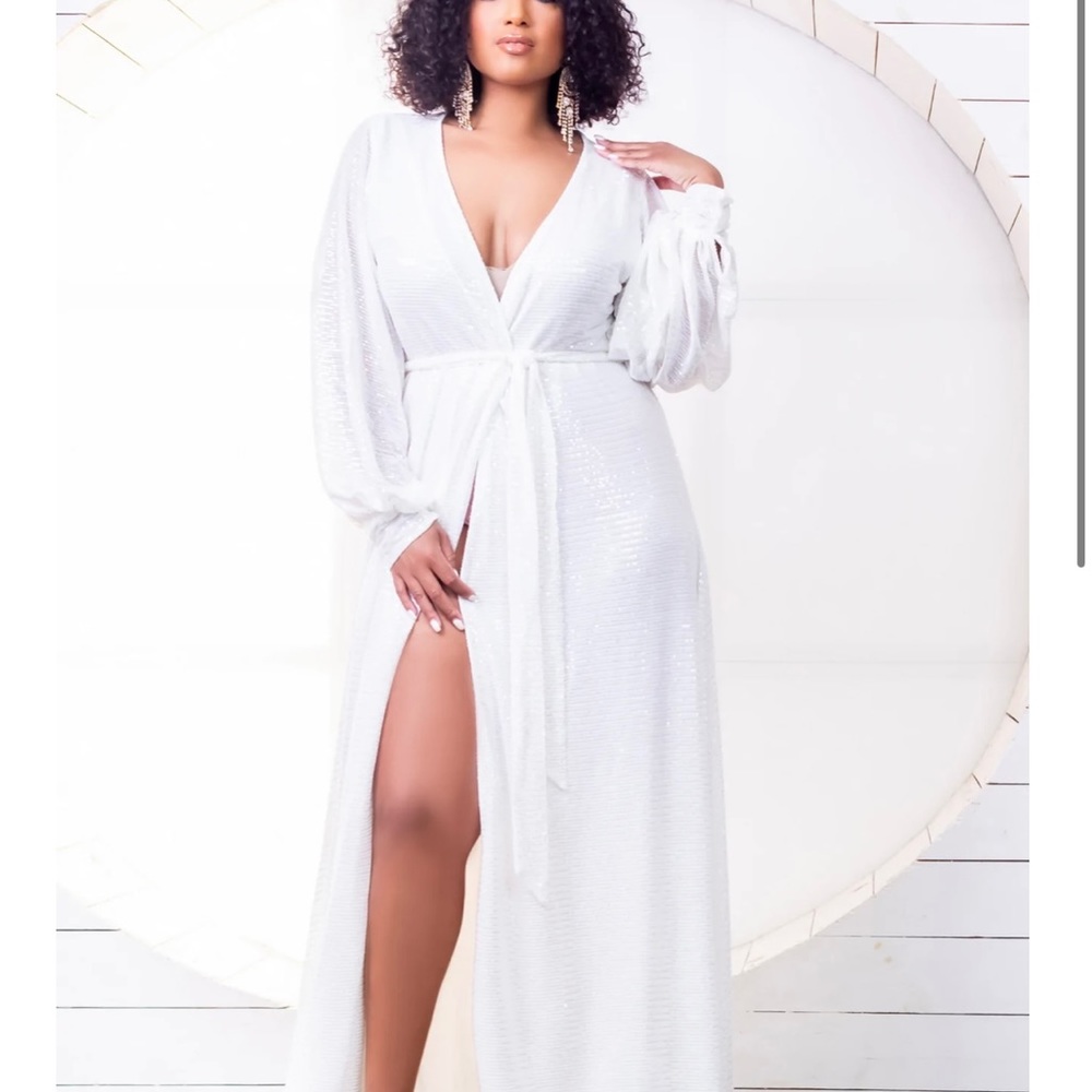 Pantora Bridal Wedding Robe - Picture 1 of 11